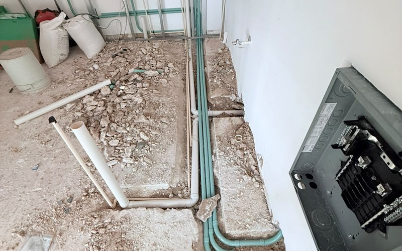 Tablero eléctrico con cableado ordenado